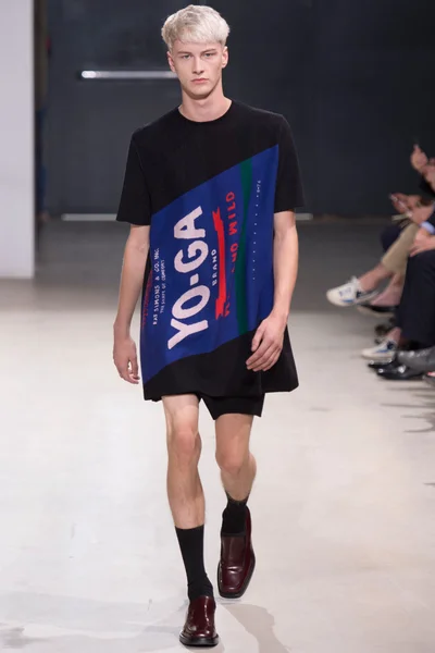 Look 11